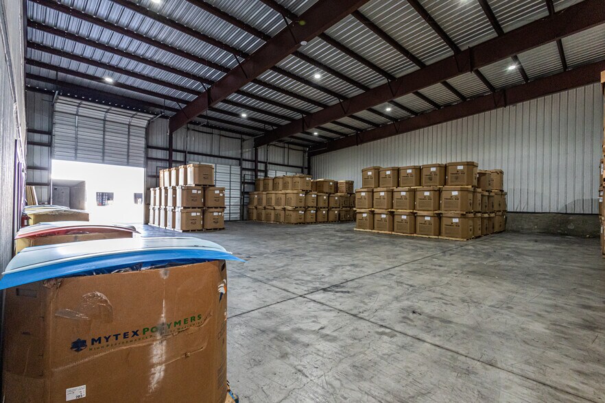 More Photos Of 13806 N Unitec Dr, Laredo Warehouse For Lease