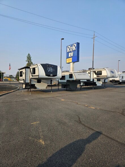 More Photos Of 525-555 E Francis Ave, Spokane Auto Dealership For Sale