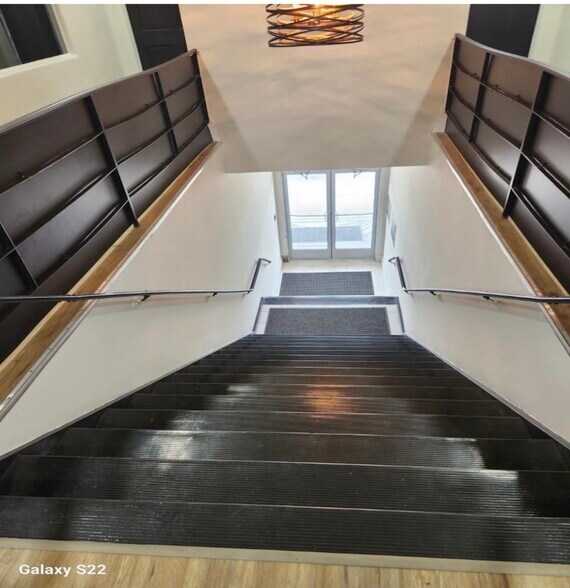 More Photos Of 324-328 N Dixie Dr, Vandalia Storefront Retail Office For Lease