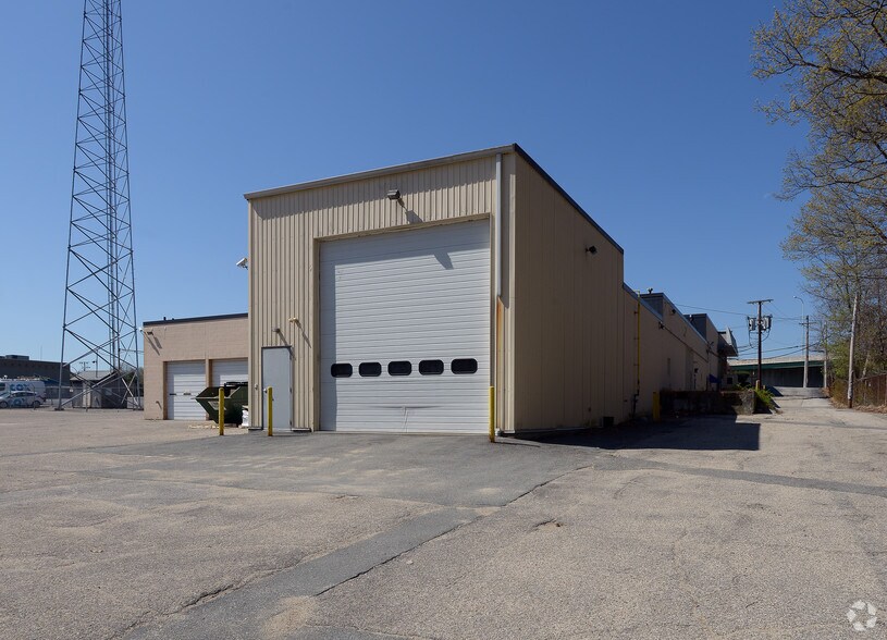 More Photos Of 1320 Eddie Dowling Hwy, Lincoln Showroom For Sale