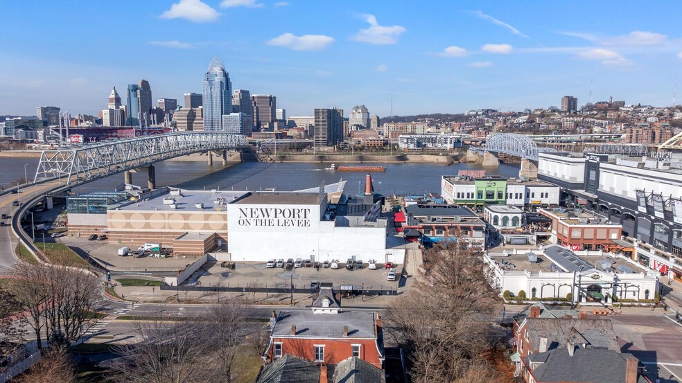 More Photos Of 24 E 3rd St, Newport Bar For Sale