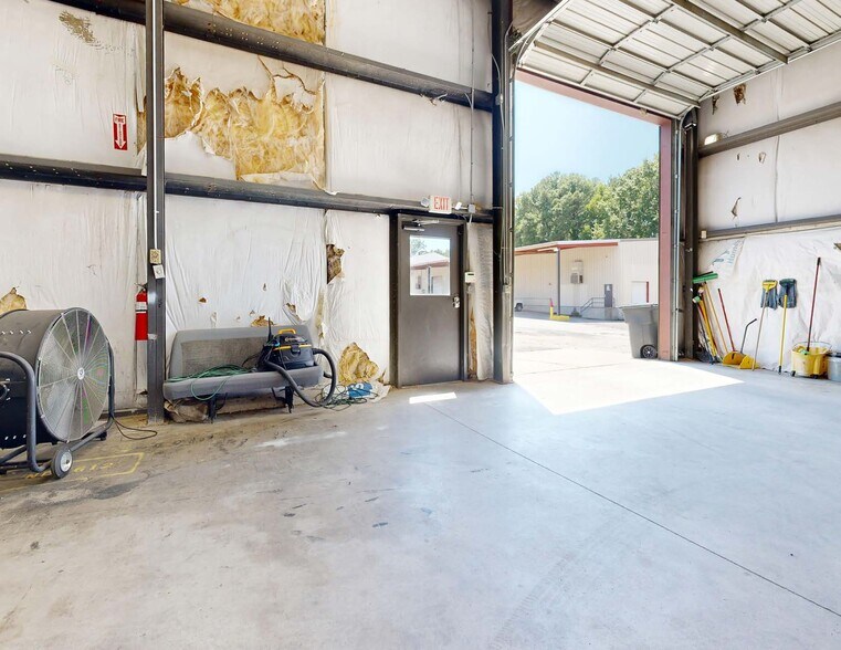 More Photos Of 6512 Chapel Hill Rd, Raleigh Warehouse For Lease