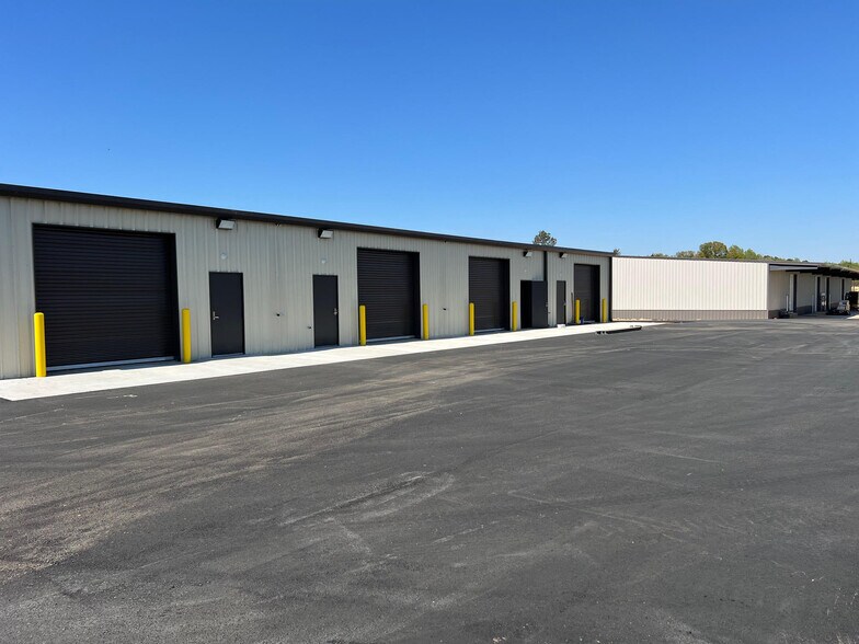 More Photos Of 1230 Commerce Dr, Madison Light Distribution For Lease