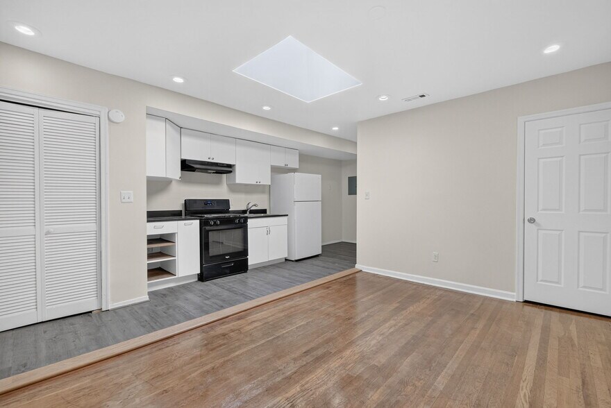 More Photos Of 1908 M St NE, Washington Apartments For Sale