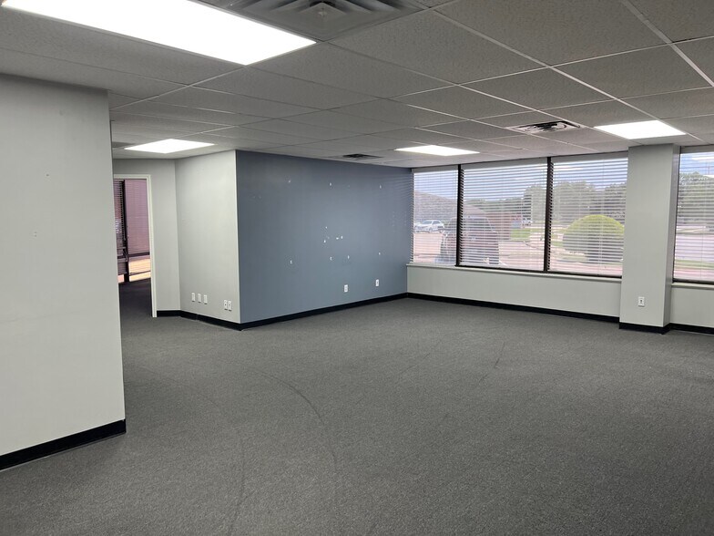 More Photos Of 1848 Norwood Plz, Hurst Office For Lease