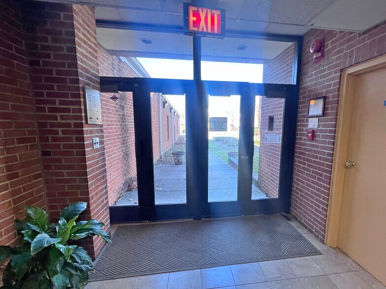 More Photos Of 4417 Douglas St NE, Washington Religious Facility For Sale