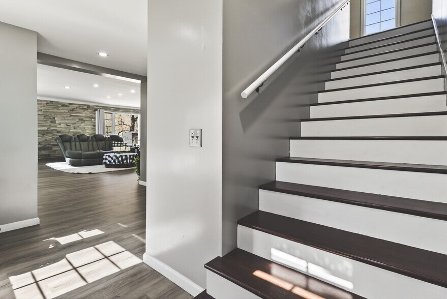 More Photos Of 690 Main St, Vintondale Loft Creative Space For Sale