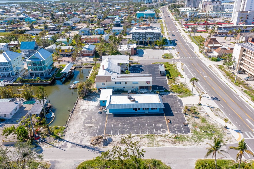 More Photos Of 6101 Estero Blvd, Fort Myers Restaurant For Sale