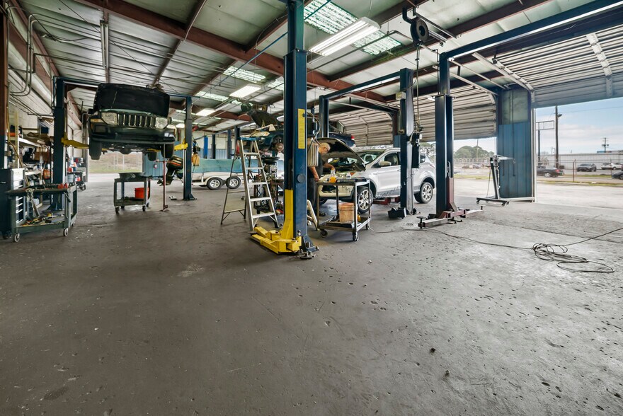 More Photos Of 3237 W Bay St, Savannah Warehouse For Sale