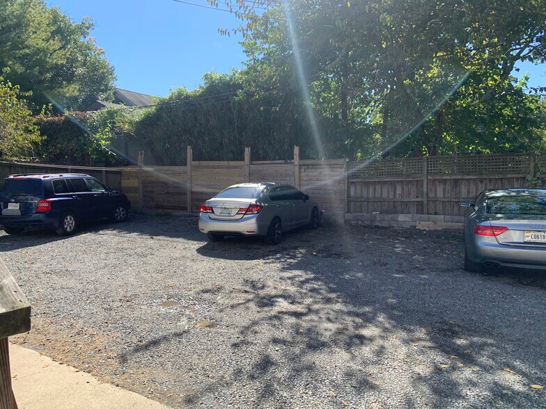 More Photos Of 2718-2720 Washington Blvd, Arlington Freestanding For Lease