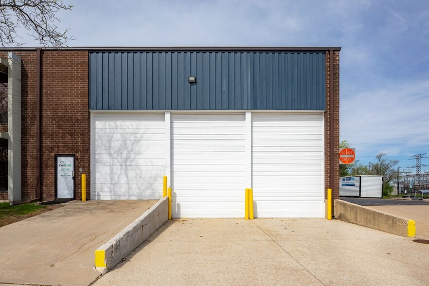 More Photos Of 770-780 Arthur Ave, Elk Grove Village Warehouse For Lease