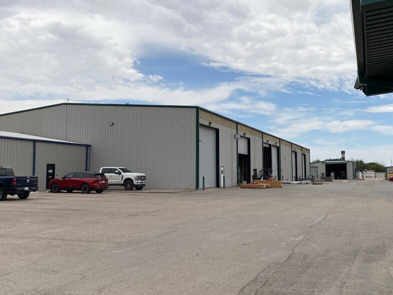 More Photos Of 4320 Johnson Rd, Odessa Warehouse For Sale