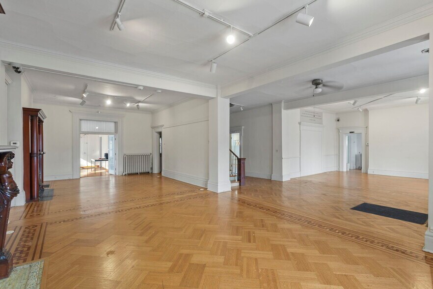 More Photos Of 301 S Main St, Harrisonburg Flex For Sale