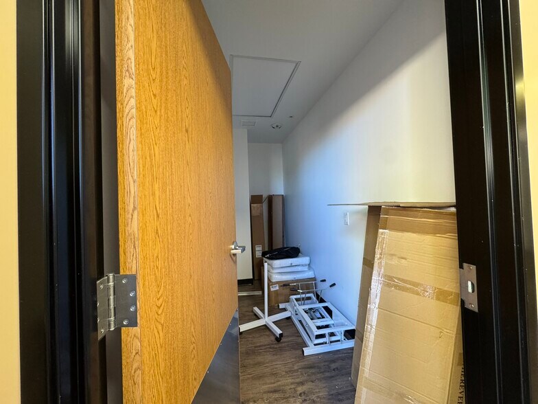 More Photos Of 1361 N Alma School Rd, Chandler Restaurant For Lease