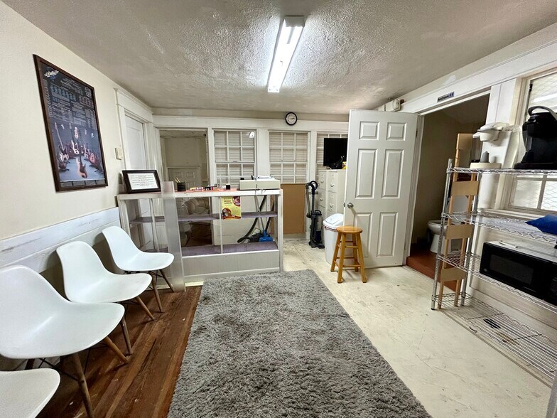 More Photos Of 2710 W Manatee Ave, Bradenton Freestanding For Sale