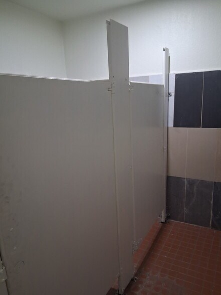 More Photos Of 1605 W Broadway Rd, Phoenix Warehouse For Sale