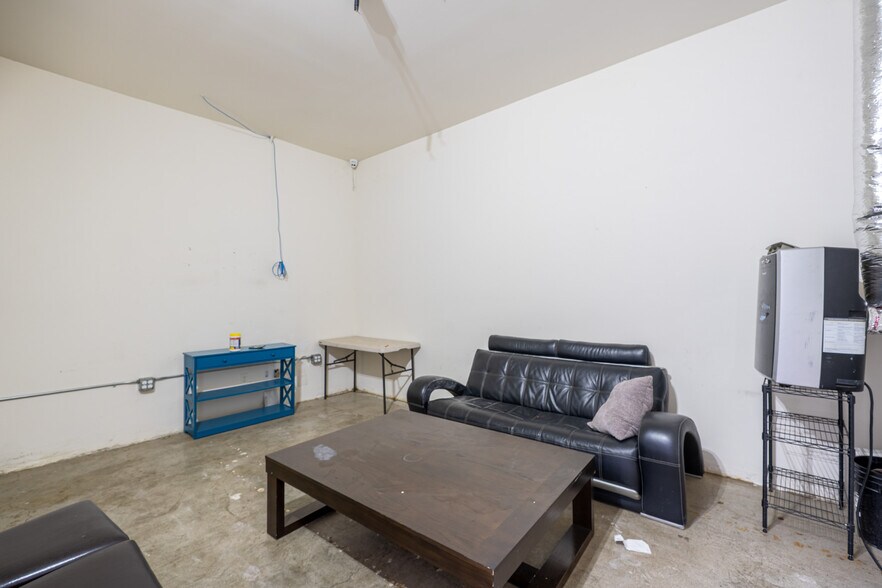 More Photos Of 5261-5265 E Washington Blvd, Commerce Warehouse For Sale