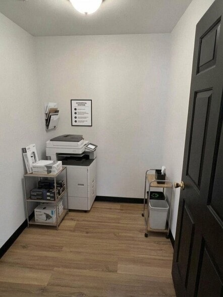 More Photos Of 1530 Commercial Ct, Jonesboro Office For Lease