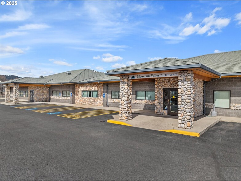 Primary Photo Of 2519 Cove Ave, La Grande Healthcare For Sale