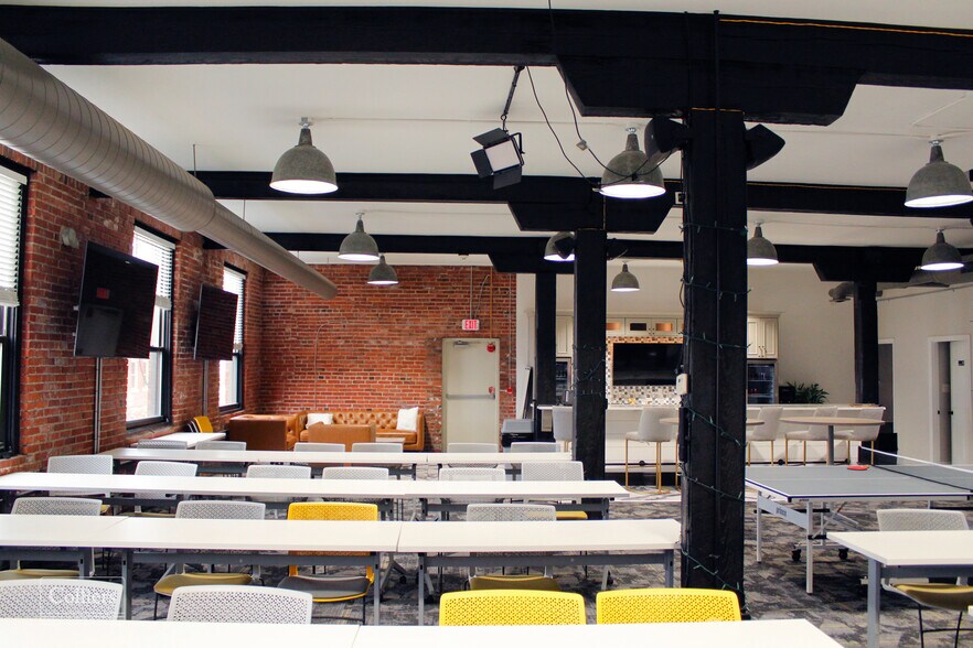 More Photos Of 10-12 Bedford Sq, Pittsburgh Loft Creative Space For Sale