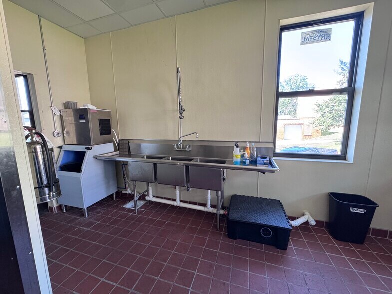 More Photos Of 257 N Water St, Kent Storefront Retail Residential For Sale