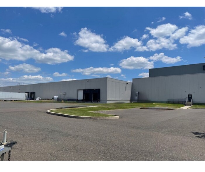 More Photos Of 1180 Church Rd, Lansdale Light Manufacturing For Lease