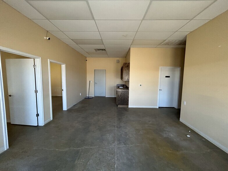 More Photos Of 1389 Oil Mil Rd, Pecos Warehouse For Lease