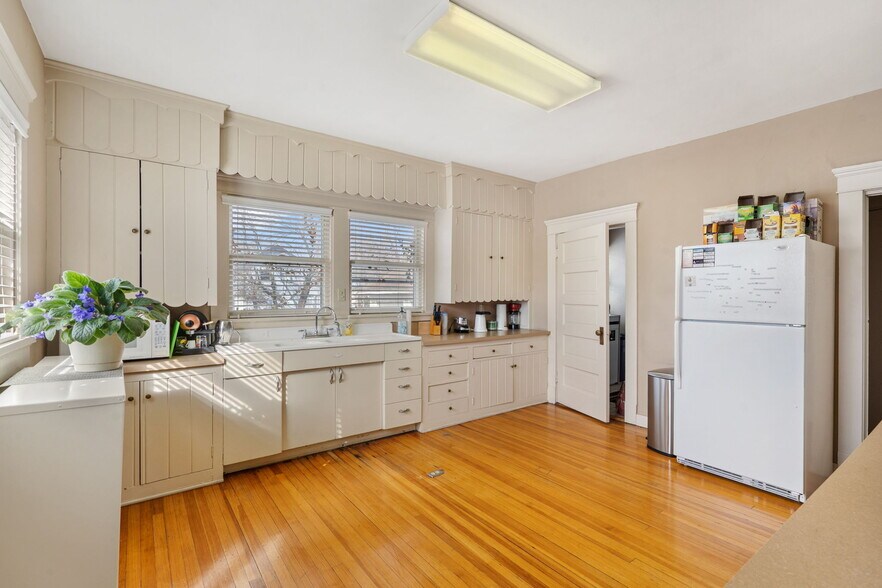 More Photos Of 1201 E Walnut St, Springfield Loft Creative Space For Sale