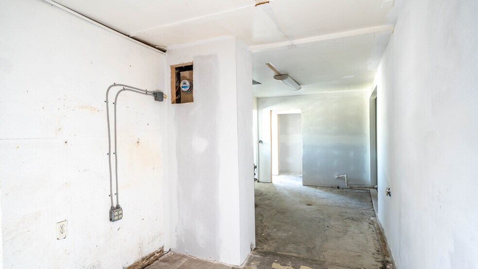 More Photos Of 55925 E Highway 85A, Bernice Freestanding For Sale