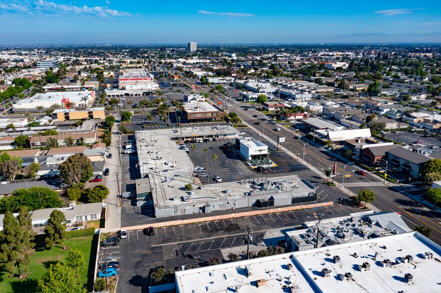 More Photos Of 333 E 17th St, Costa Mesa Freestanding For Sale