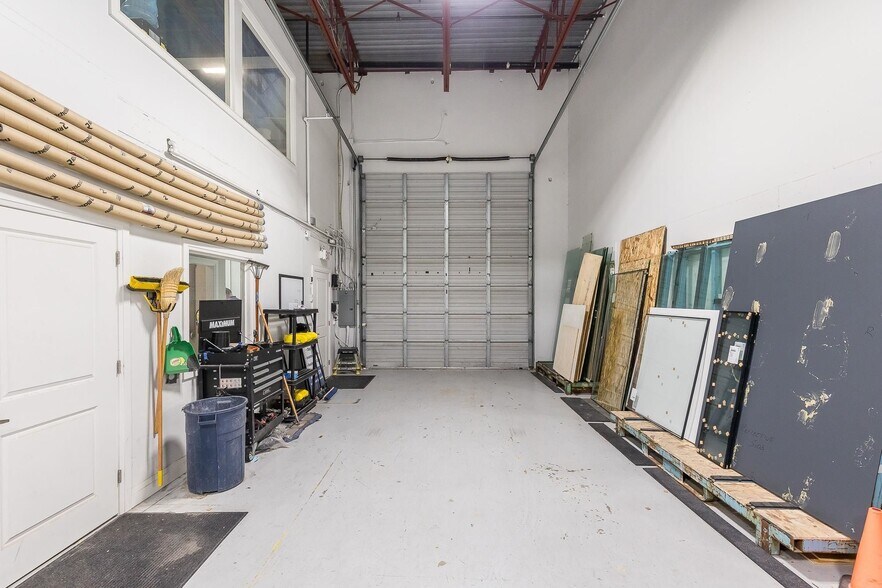 More Photos Of 34100 S Fraser Way, Abbotsford Distribution For Sale