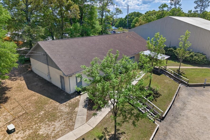 More Photos Of 100 Duggan Ave, Crestview Specialty For Sale