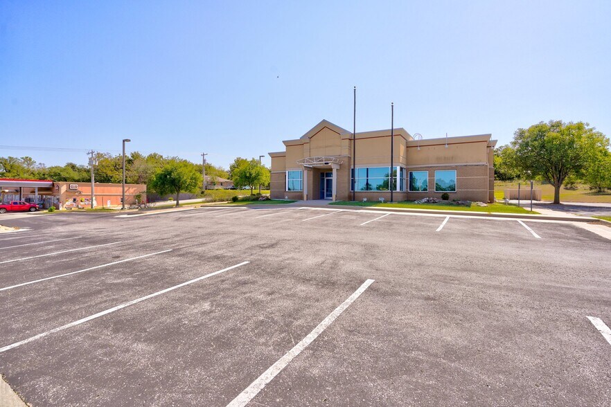 More Photos Of 14900 SE 29th St, Choctaw Bank For Lease