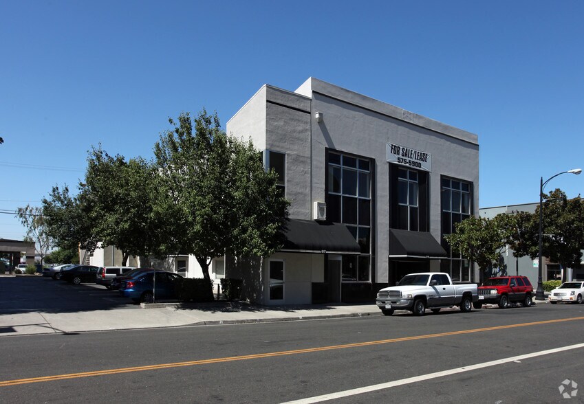 More Photos Of 817-819 10th St, Modesto Office For Lease