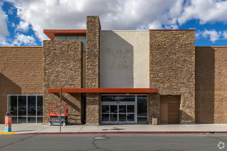 More Photos Of 5200 E Ramon Rd, Palm Springs Freestanding For Lease