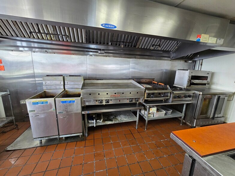 More Photos Of 365 E Main St, Waterloo Town Restaurant For Sale