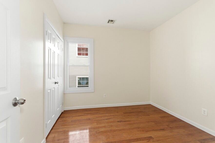 More Photos Of 265 S 8th St, Newark Apartments For Sale