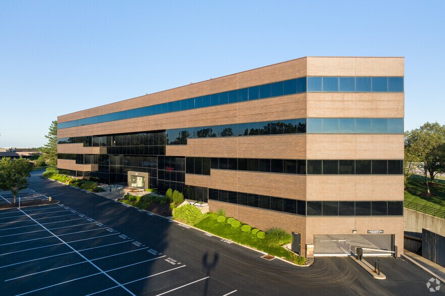 More Photos Of 425 S Woods Mill Rd, Town And Country Office For Lease