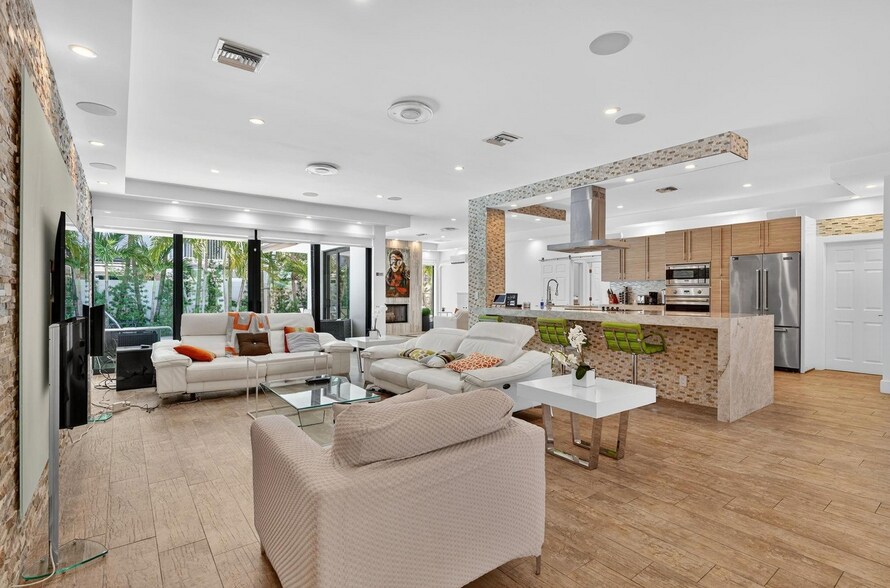 More Photos Of 2460 NE 36th St, Fort Lauderdale Specialty For Sale