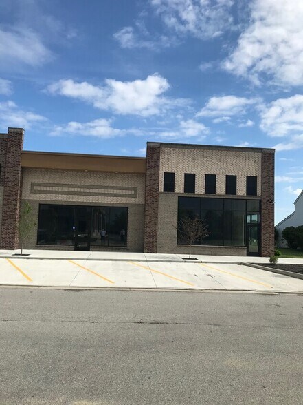 More Photos Of 5720 Pebble Village Ln, Noblesville Storefront Retail Office For Lease