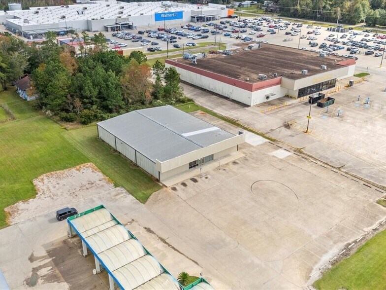 More Photos Of 1390 N Main St, Vidor General Retail For Lease