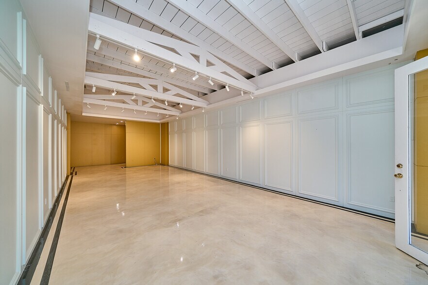 More Photos Of 112-122 S Robertson Blvd, Los Angeles Storefront Retail Office For Sale