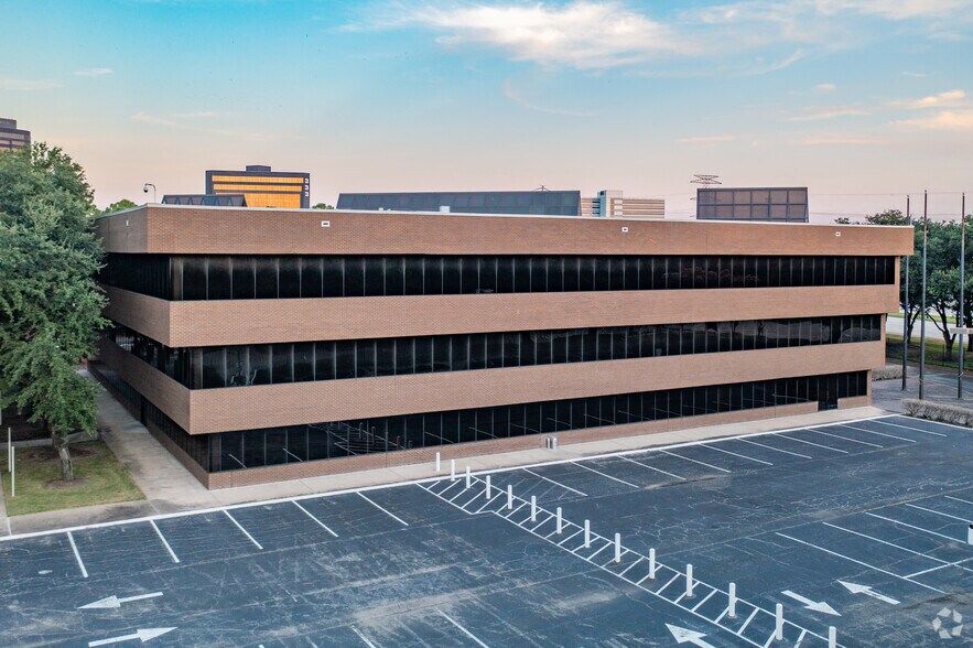 More Photos Of 263 N Sam Houston Pky E, Houston Office For Sale