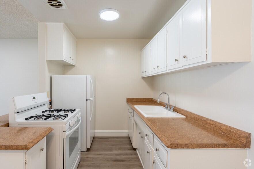 More Photos Of 618-620 W Route 66, Glendora Apartments For Sale