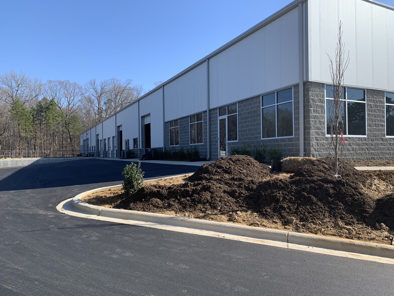 Primary Photo Of 125 N Commercial Dr, Mooresville Warehouse For Lease