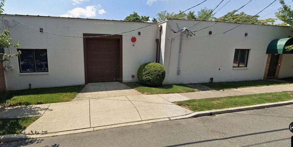 More Photos Of 176 5th Ave, Hawthorne Warehouse For Lease