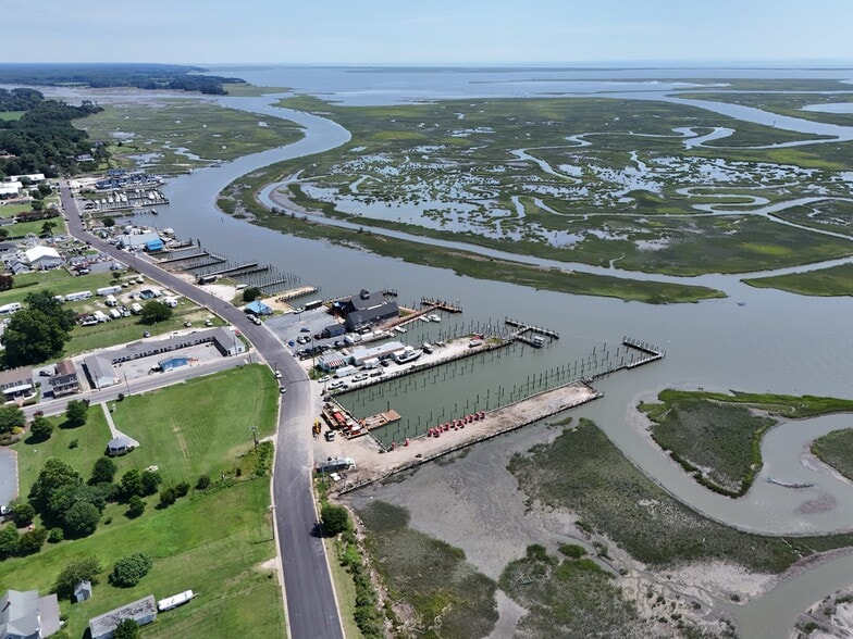 More Photos Of 15 Atlantic Ave, Wachapreague Marina For Sale