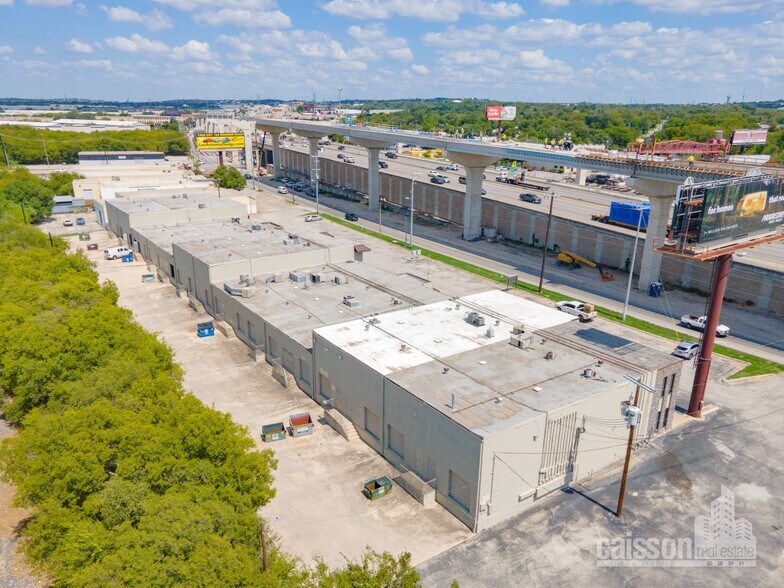 More Photos Of 10201-10237 N IH 35, San Antonio Showroom For Lease