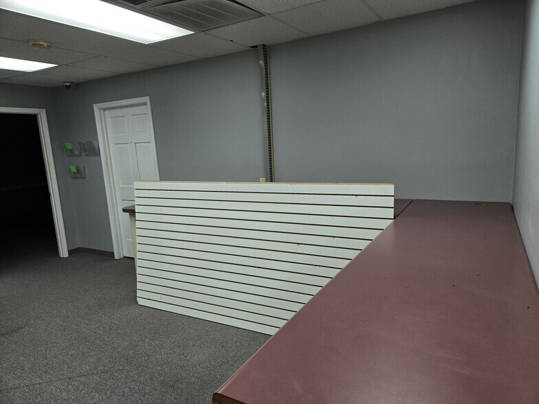 More Photos Of 1274 Volunteer Pky, Bristol Office For Lease