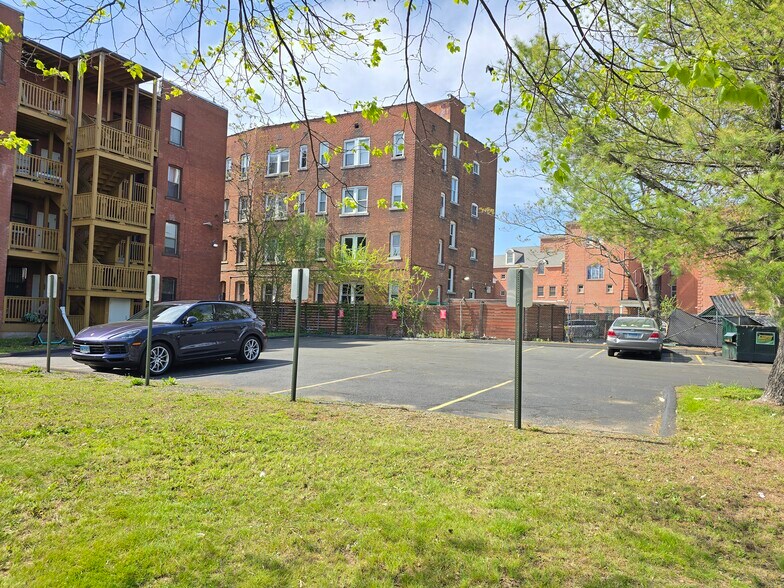 More Photos Of 48-50 Main St, Hartford Office Residential For Sale